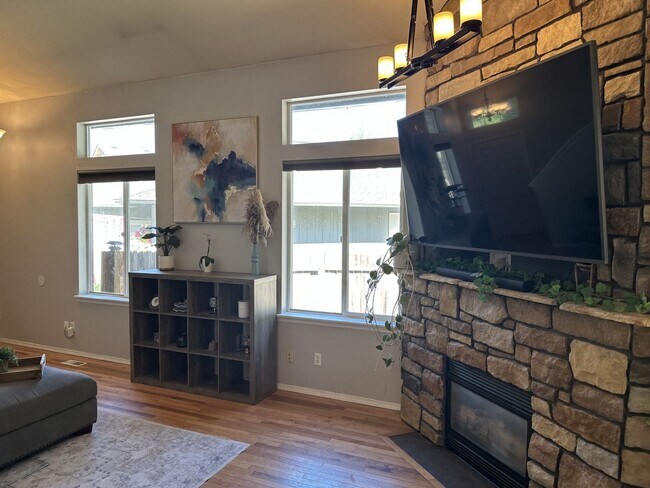 Building Photo - Beautiful Spanaway Home in Quiet Neighborhood