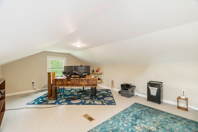Building Photo - Knoxville 37917 - 3 bedroom 2 bath - call ...