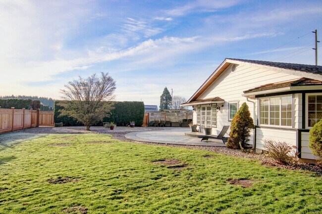 Building Photo - 3 Bedroom, 2 Bathroom House, Available Now!!!