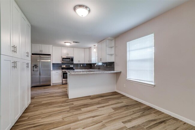 Building Photo - 8915 Bintliff Dr