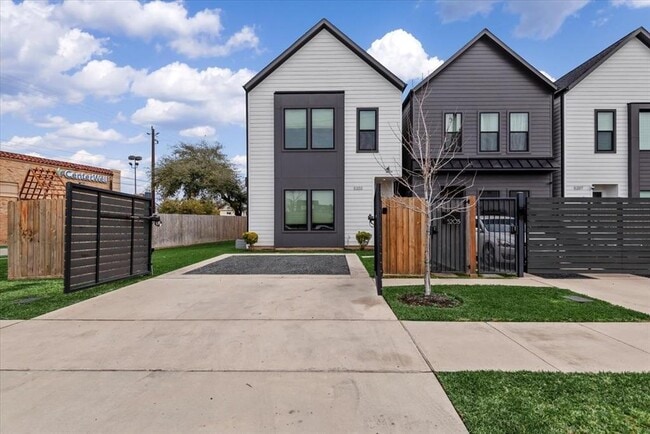 Primary Photo - 5203 Texas St