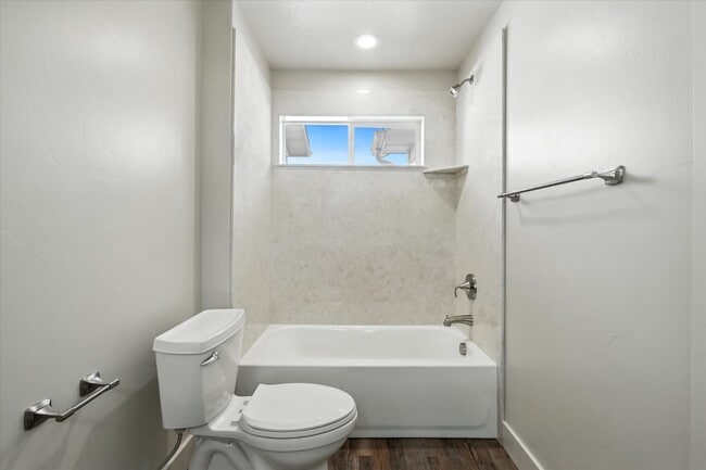 Building Photo - Eastside View Townhomes