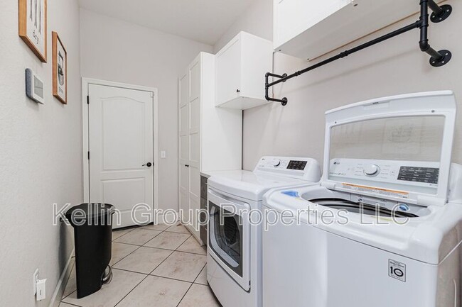 Building Photo - 1455 Silver Leaf Dr