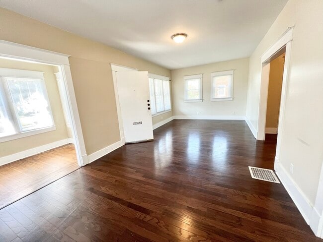 Building Photo - 1641 Hale Ave
