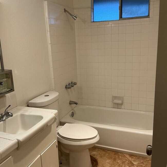 Building Photo - Washington (1004-1008)