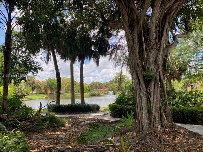 Building Photo - 8000 N Nob Hill Rd