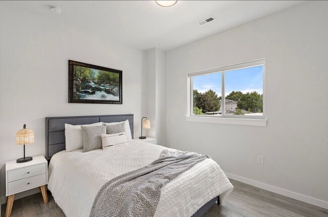 Building Photo - Boise 3 Bed 2.5 Bath 2 Car Garage Town available 3/6/26