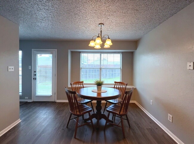 Building Photo - For Lease: Beautifully Remodeled 3-Bed Two-Story in Quiet DeSoto Neighborhood