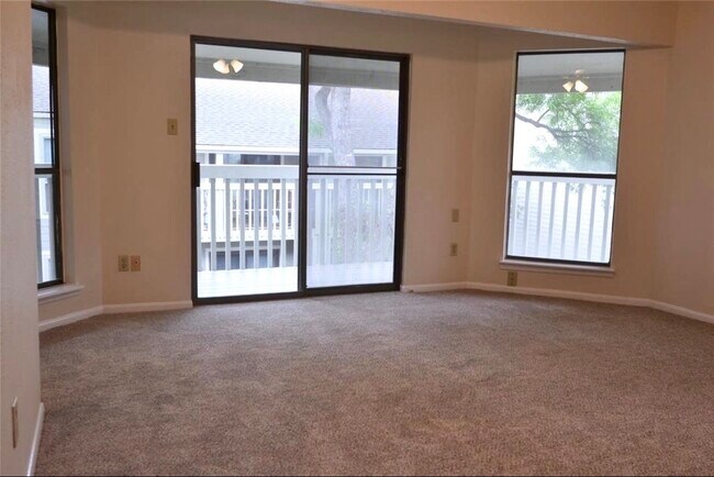 Building Photo - 2379 Briarwest Blvd