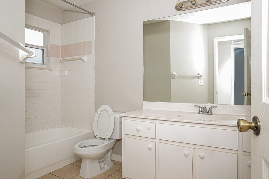 Building Photo - 7180 Mauna Loa Blvd