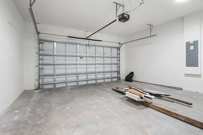 Building Photo - 1143 SW Estaugh Ave