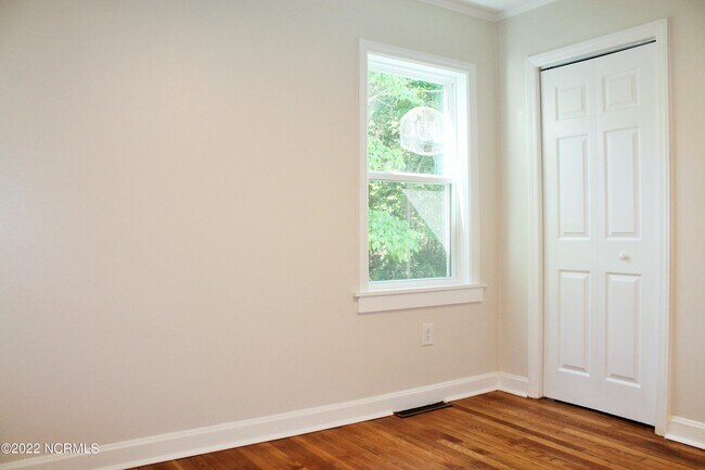 Building Photo - 275 Piney Ln
