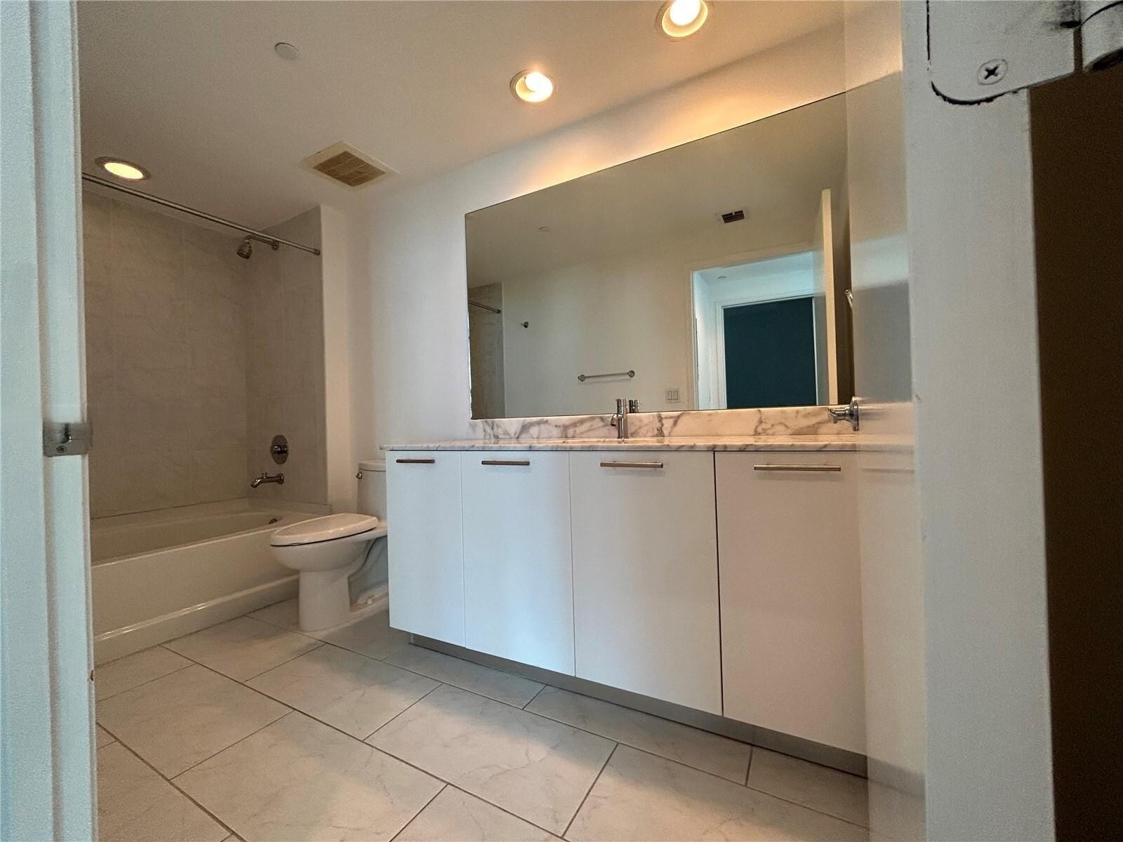 Building Photo - 951 Brickell Ave