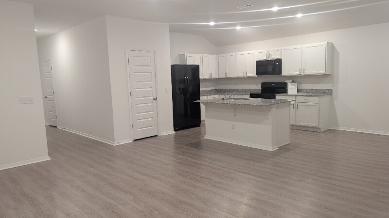 Building Photo - 1405 E Latium St