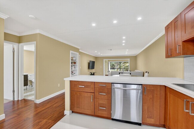 Building Photo - 9268 Vista Del Lago