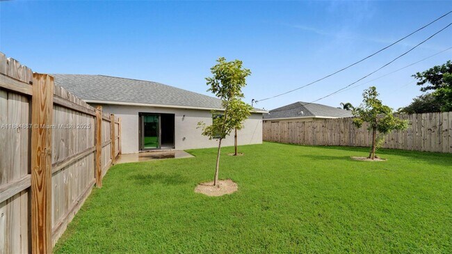 Building Photo - 326 SE 16th Pl