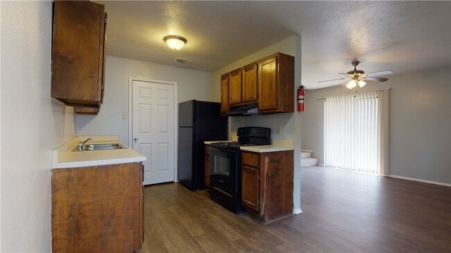 Building Photo - 1002 Verde Dr