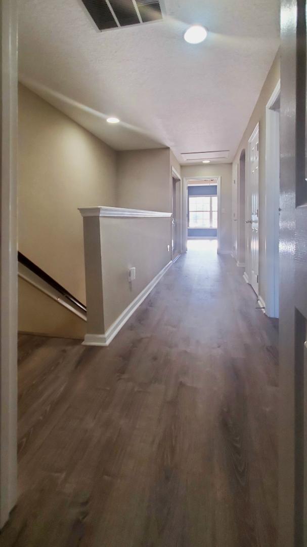 Building Photo - 3885 Buckthorne Dr