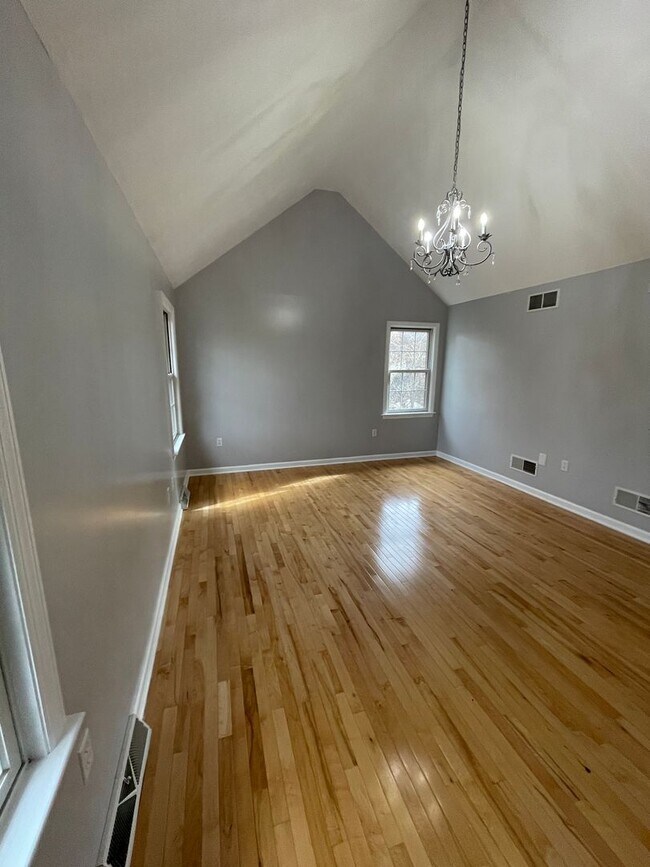 Building Photo - 1513 King Henry Dr