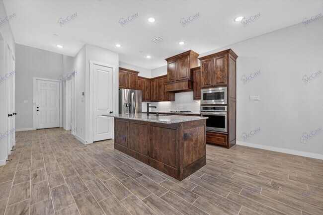 Building Photo - 8728 Ice House Dr