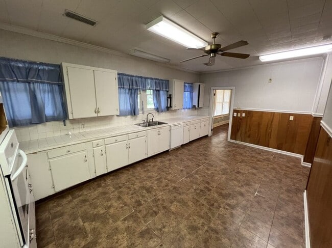 Building Photo - Spacious 5-Bedroom Home in Prime Zachary Location