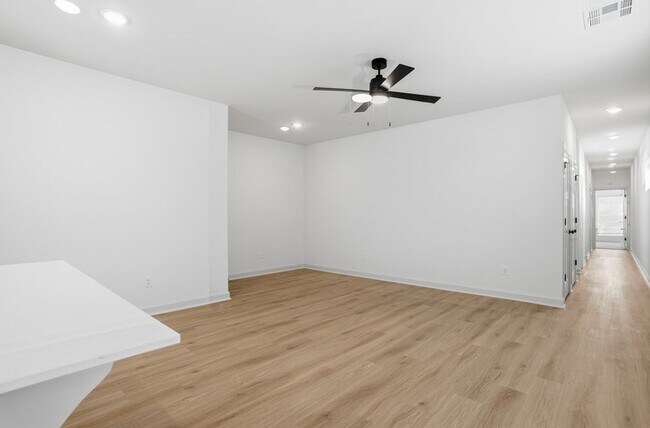 Building Photo - 3 Bed | 2 Bath Luxury Duplex