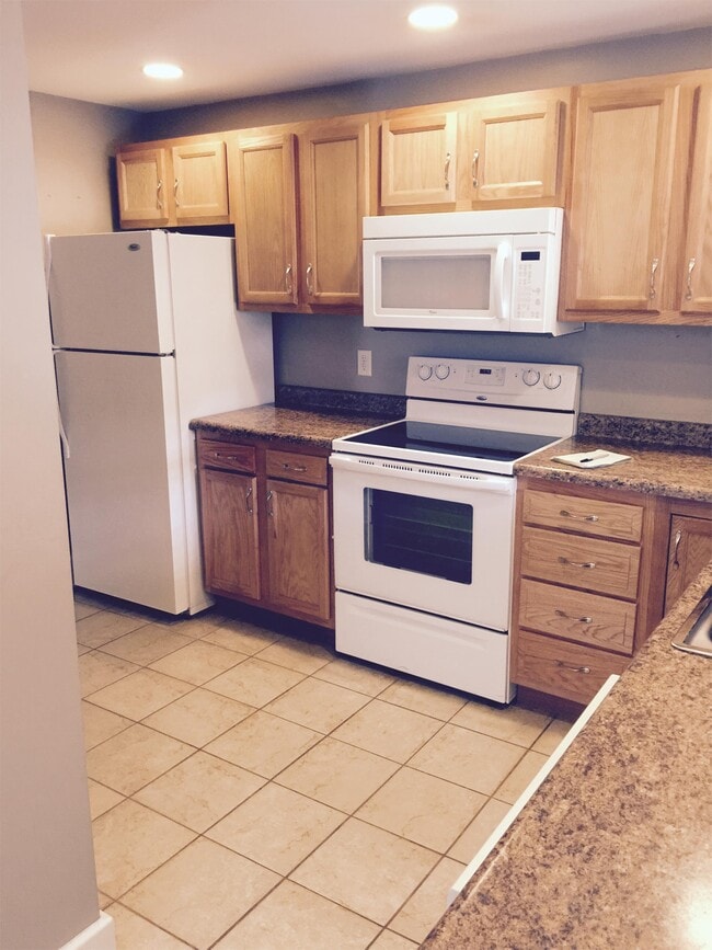 Building Photo - 313 Stanage Ave