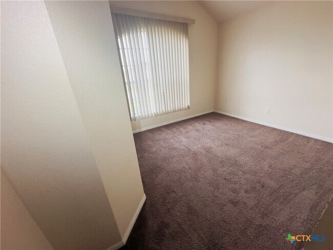 Building Photo - 700 Aries Ave