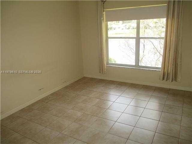 Building Photo - 3710 Inverrary Dr