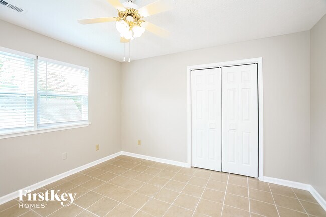 Building Photo - 6753 Long Run Dr