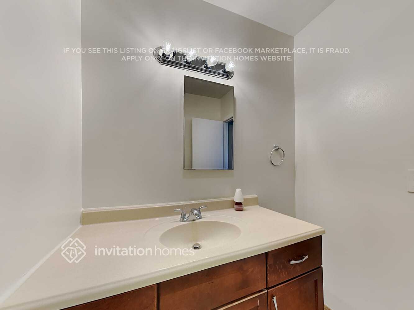 Building Photo - 1974 Glenoaks Ave