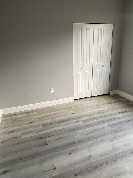 Building Photo - 1341 Flaxwood Ave