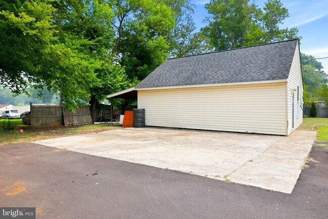 Building Photo - 8916 Rugby Rd