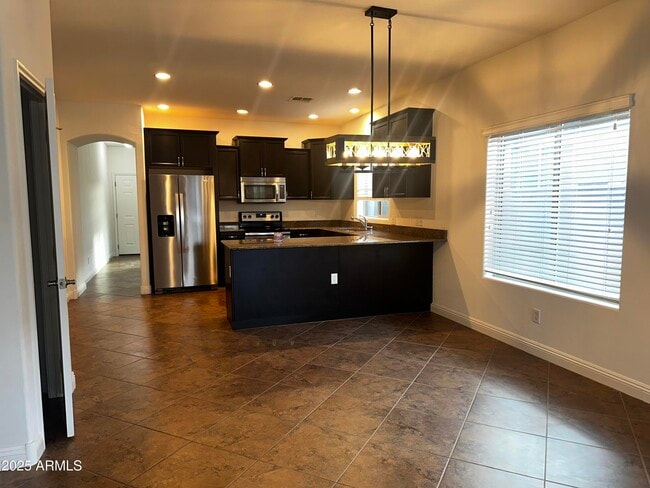 Building Photo - 1686 W Paisley Dr