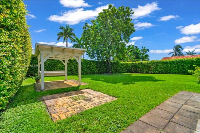 Building Photo - 4585 SW 87th Ave