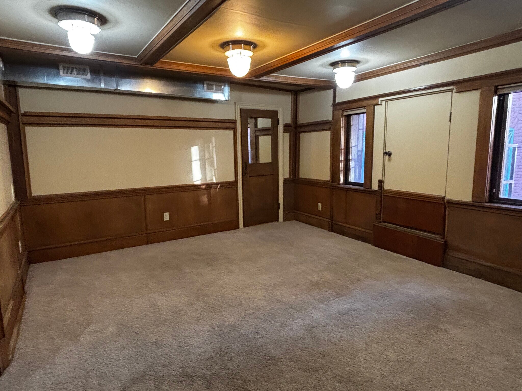 Building Photo - 27 N Main St