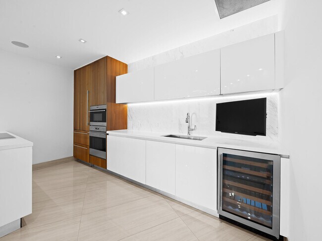 Building Photo - 701 N Fort Lauderdale Beach Blvd