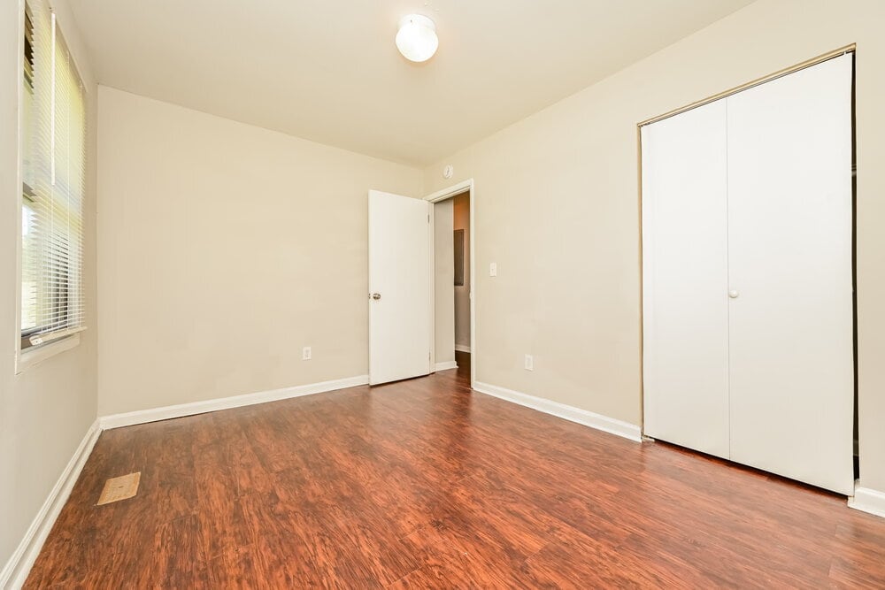 Building Photo - 263 Roxbury Dr