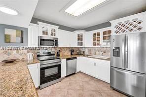 Building Photo - 3725 S Ocean Dr