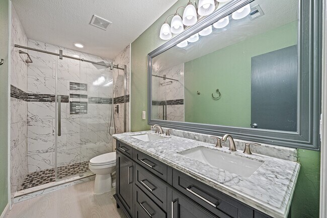 Building Photo - 4118 Lake Cypress Cir