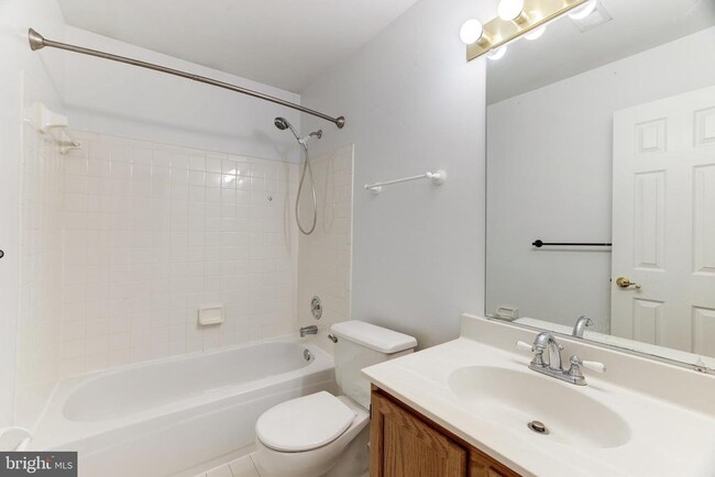 Building Photo - 13868 Racine Ct