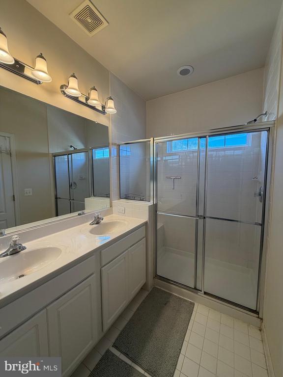 Building Photo - 4587 Derring Ln