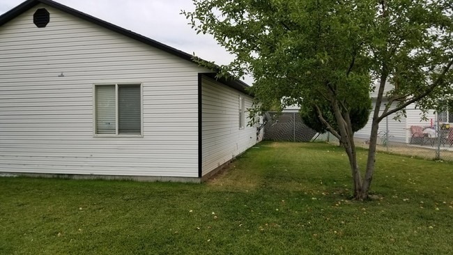 Building Photo - 3056 Festival Dr W