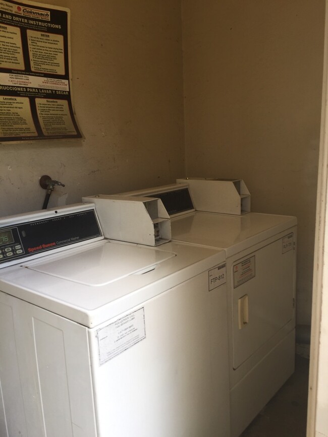 Laundry room - 1066 Sherwood Ave