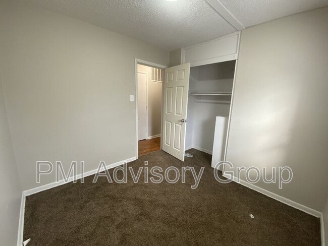 Building Photo - 409 SE 34th St