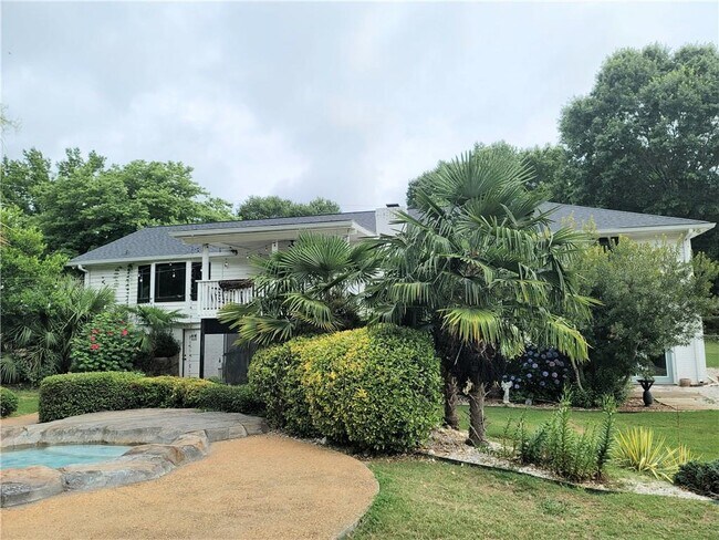 Building Photo - 1679 Rangewood Dr SW