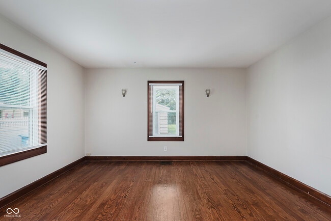 Building Photo - 6222 Kingsley Dr