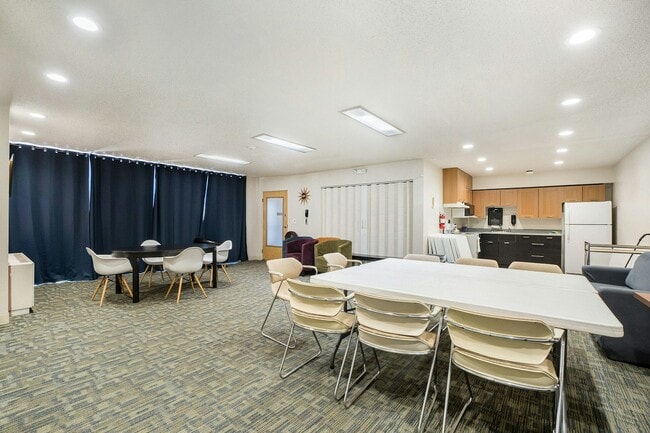 Building Photo - 421 S Howes St