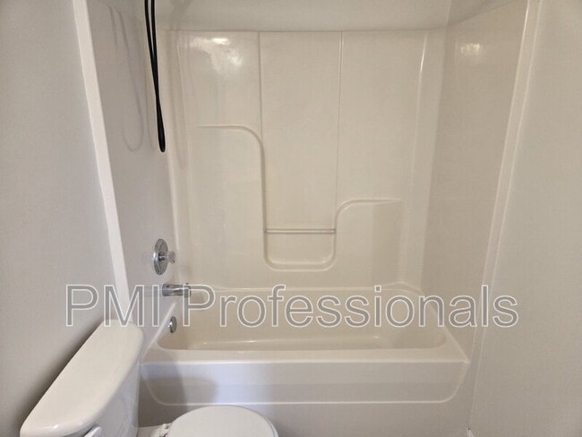 Building Photo - 125 Trellis Way