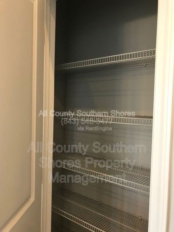 Building Photo - 877 Devon Estate Ave